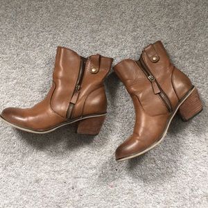 Vegan leather ankle boots - great condition!